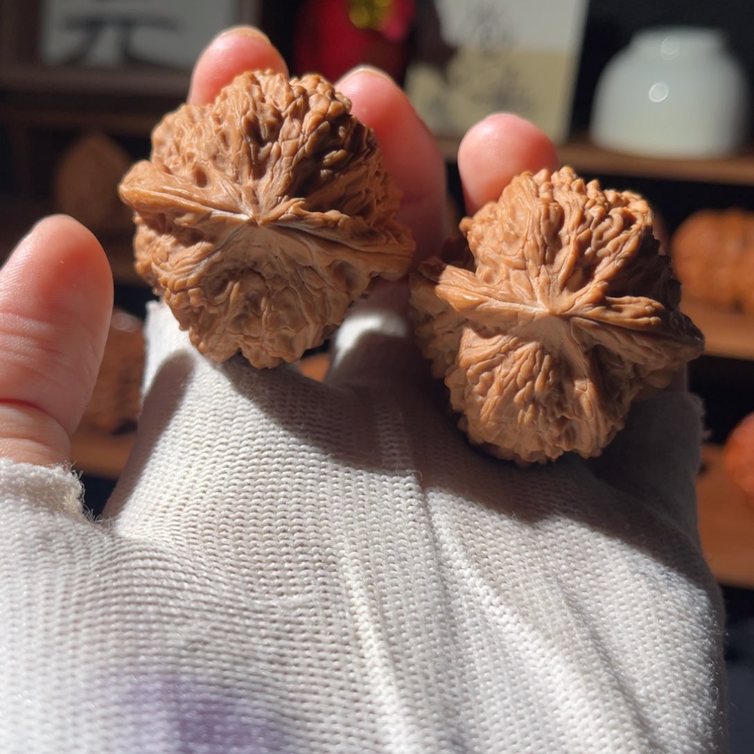 文玩核桃把件s*s39 凹底有磕尖全品，不面试