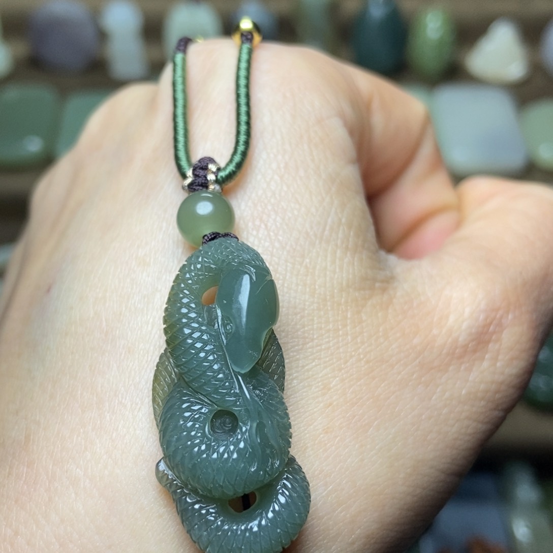 和田玉颈饰未镶嵌