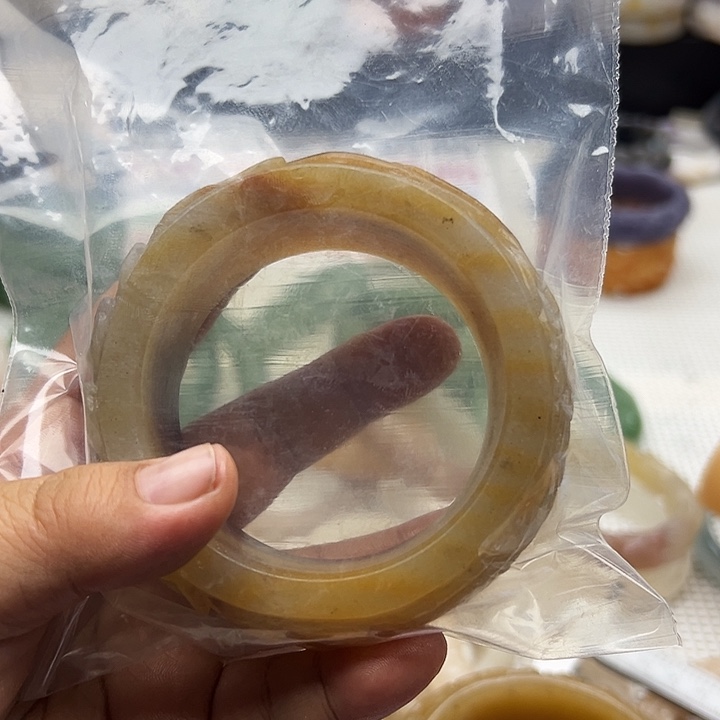 未镶嵌手镯石英岩玉梅**莎