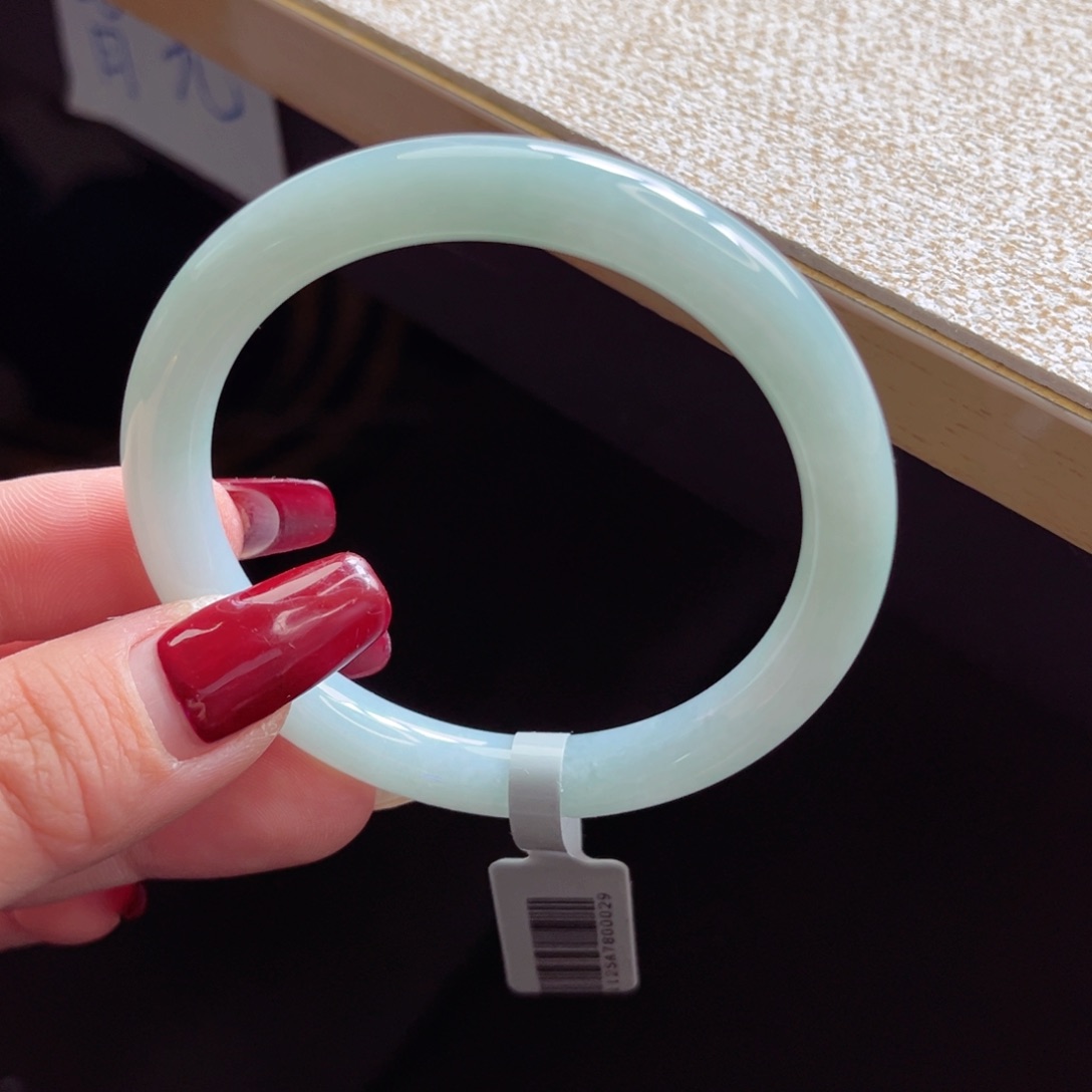 翡翠手镯未镶嵌手镯