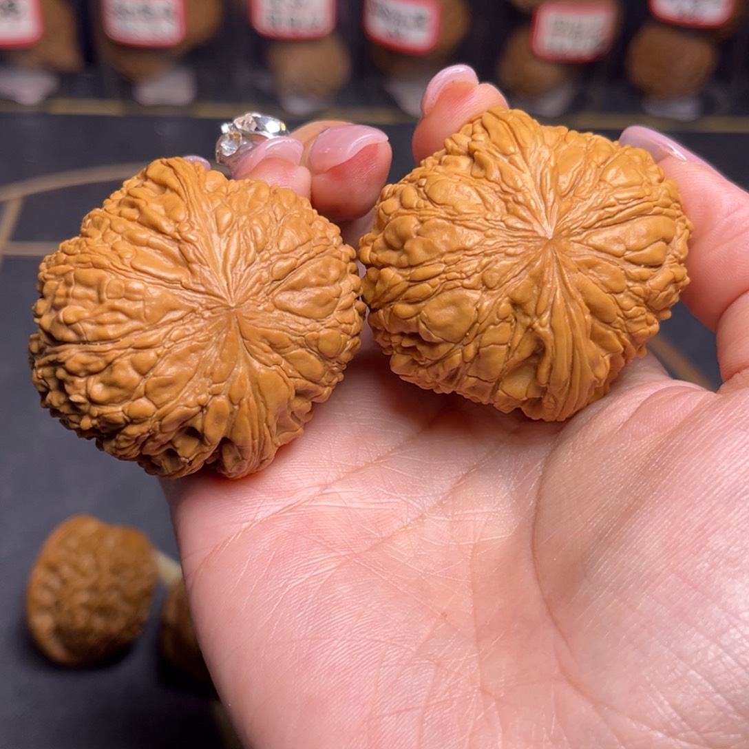 大***欣文玩核桃吊坠和尚头