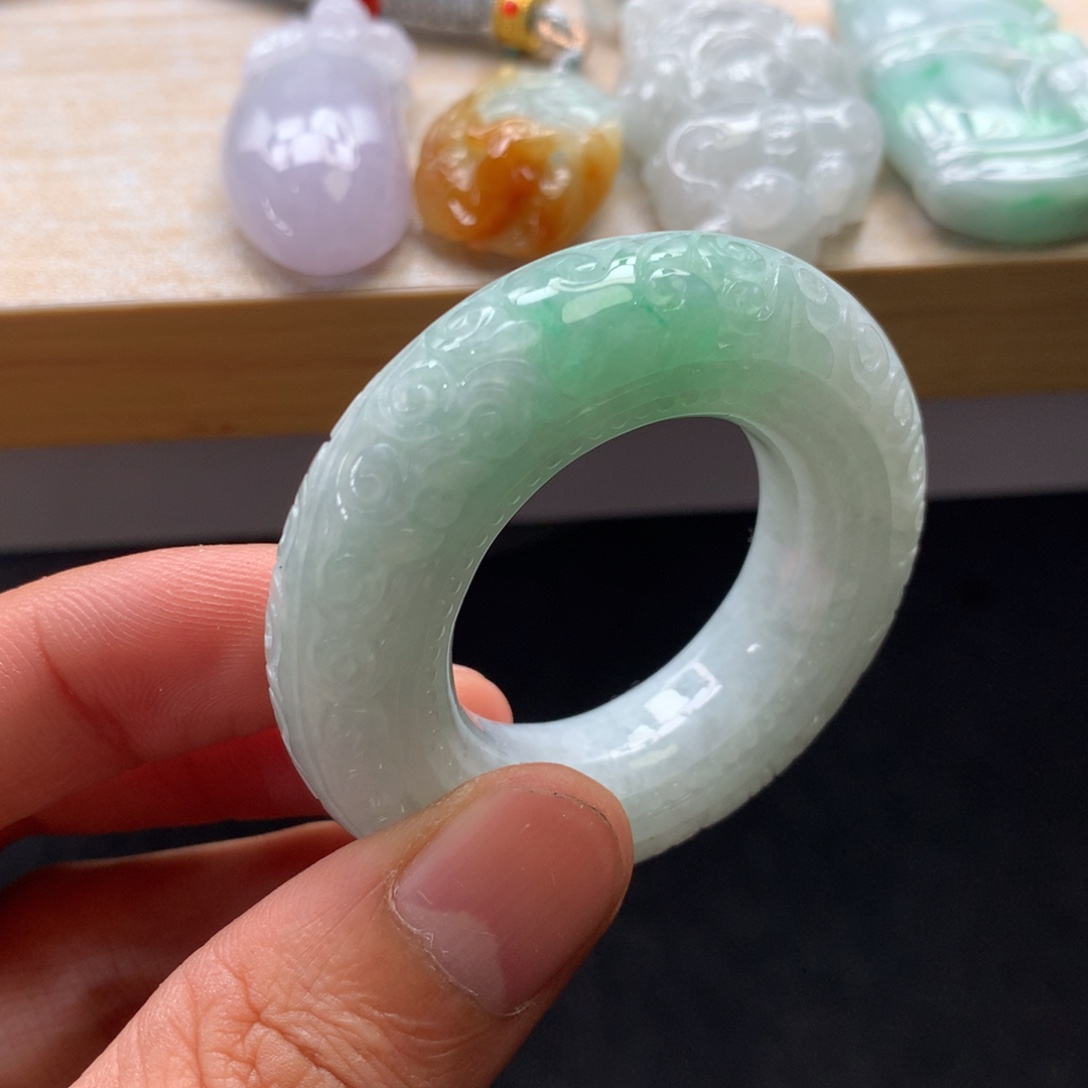 翡翠未镶嵌颈饰吊坠