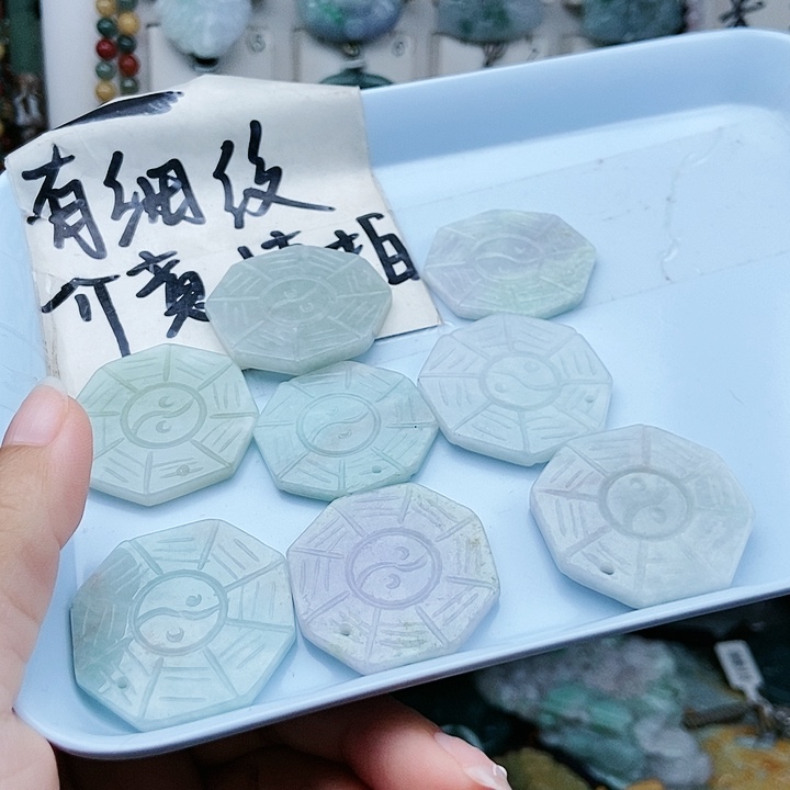 颈饰足铂镶嵌翡翠翡翠