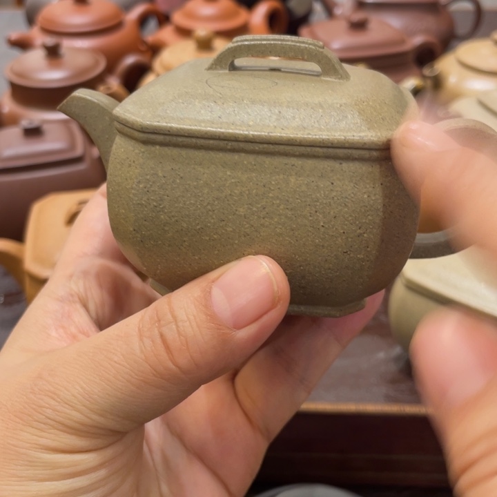 不***行茶壶紫砂八方小汉瓦青降坡，微瑕不退