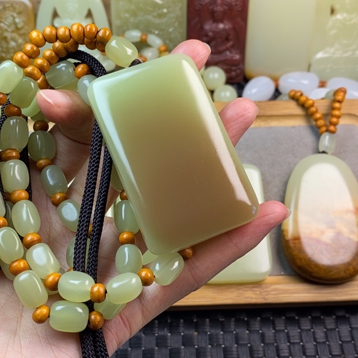 昆仑山料方解玉无事牌