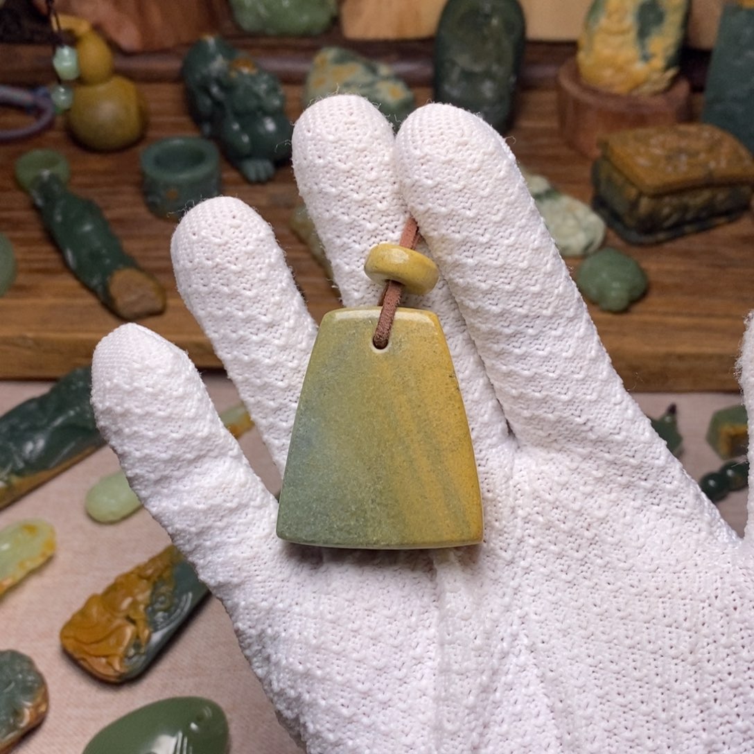 岫岩河磨玉（透闪石质玉）未镶嵌把件