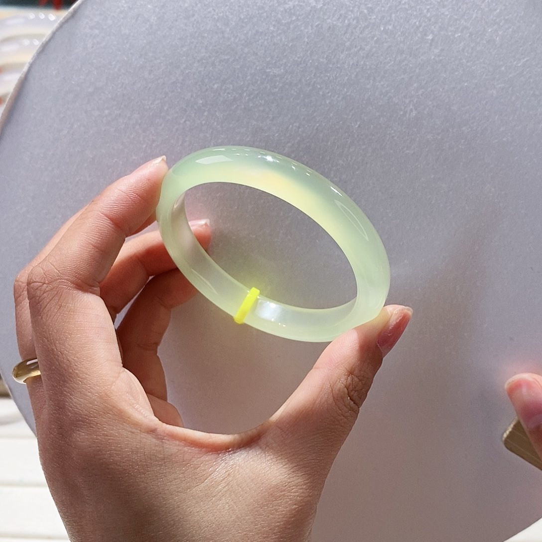 玛瑙/玉髓手镯未镶嵌54.9