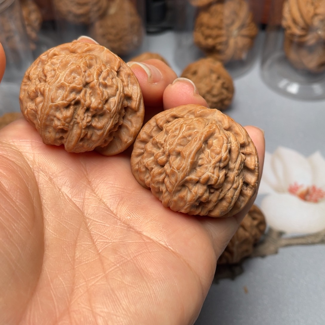 【闪购商品】文玩核桃吊坠球白………