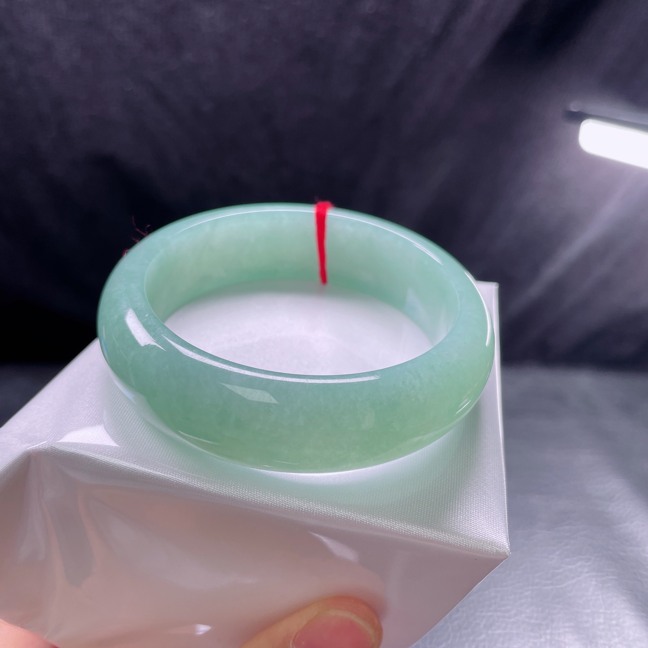 57圈糯化满绿宽边手镯 有纹