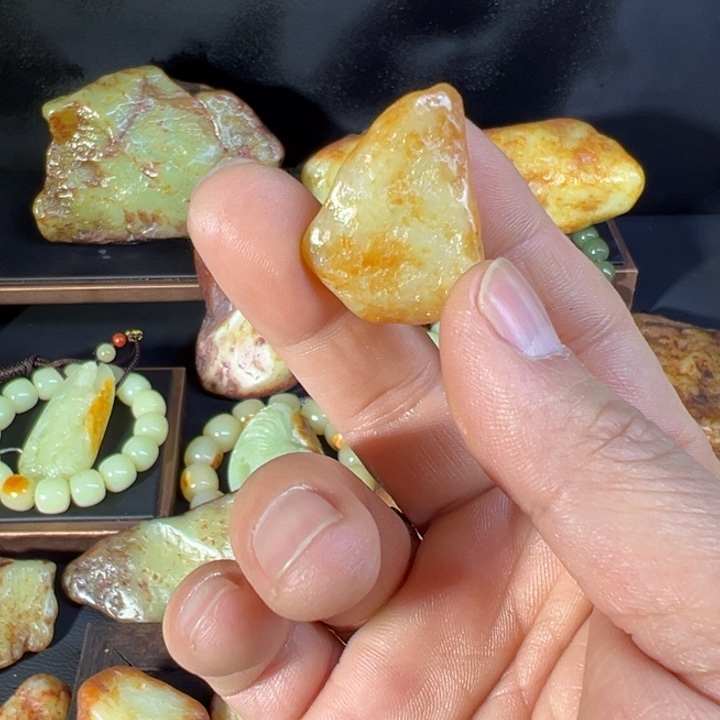 岫岩河磨玉（透闪石质玉）颈饰未镶嵌雨*下