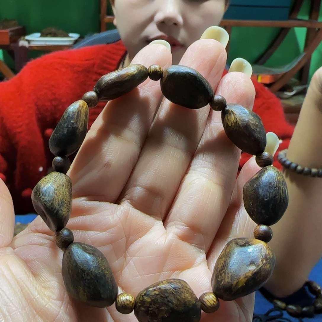 沉香沉香碎屑海南白奇乌身天然瘤疤树丁10.5克