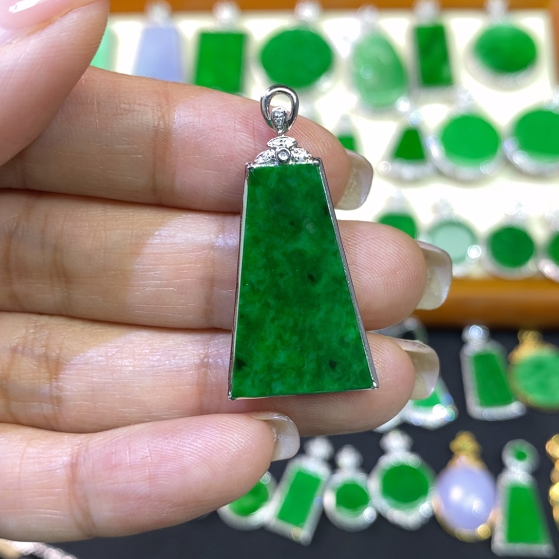 翡翠吊坠(不含链)18K金镶嵌吊坠