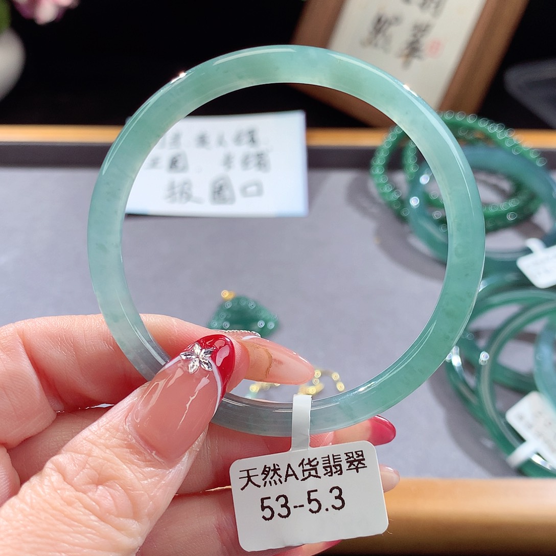 翡翠手镯（圆镯）未镶嵌