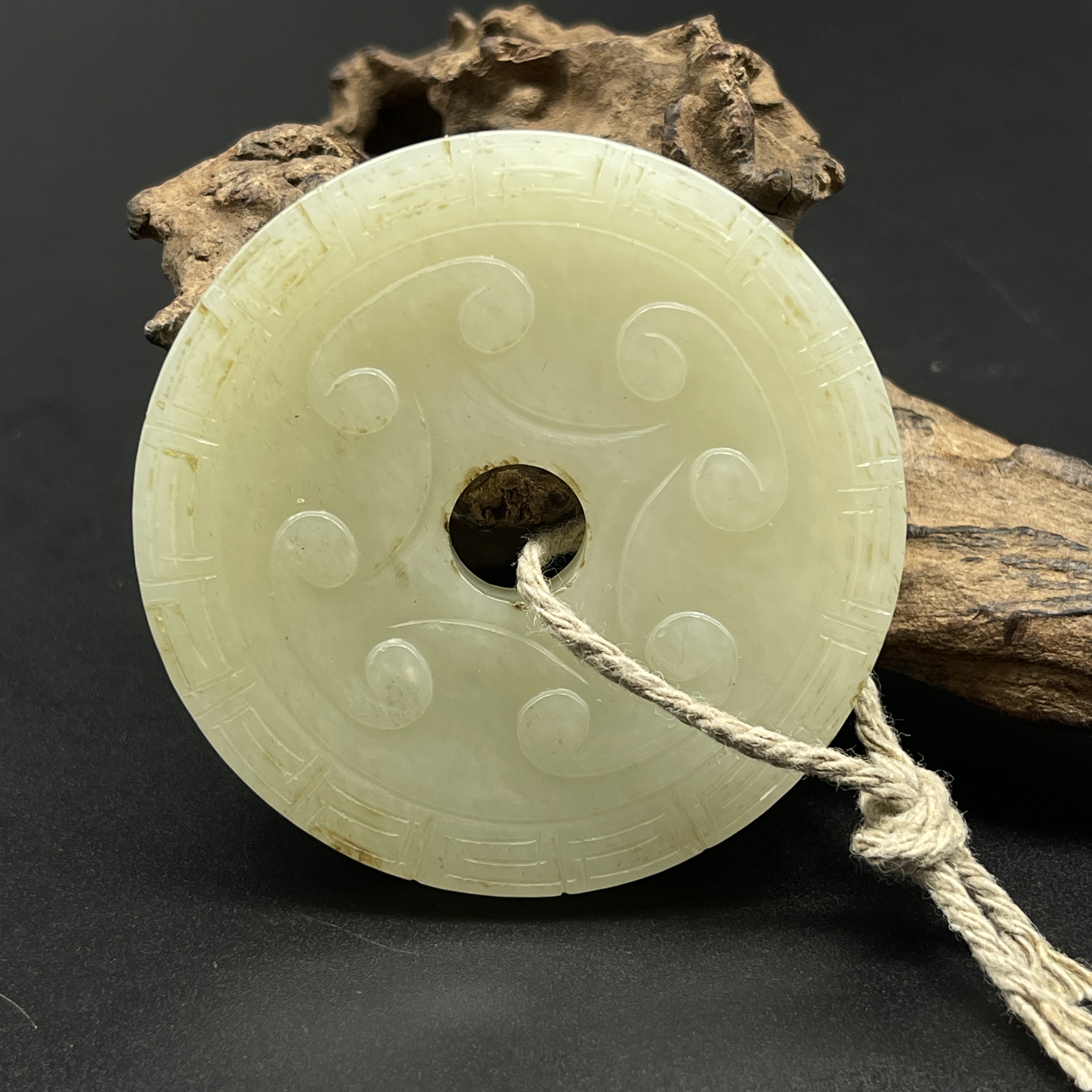 《清代》和田玉刘海戏金蝉  山东文物商店泰运 ZZXCDH587006