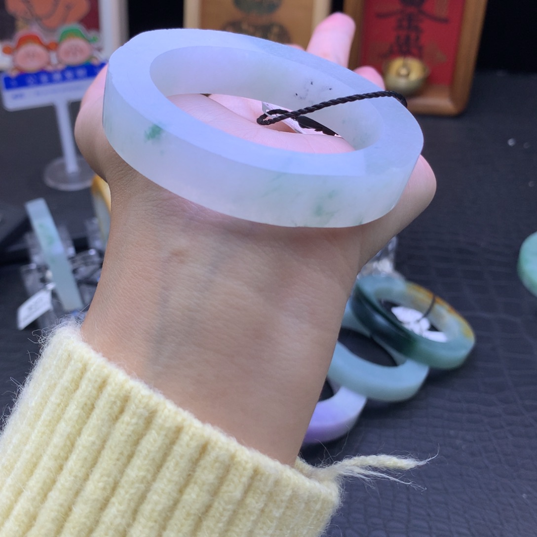凌***菲定制翡翠未镶嵌翡翠手镯