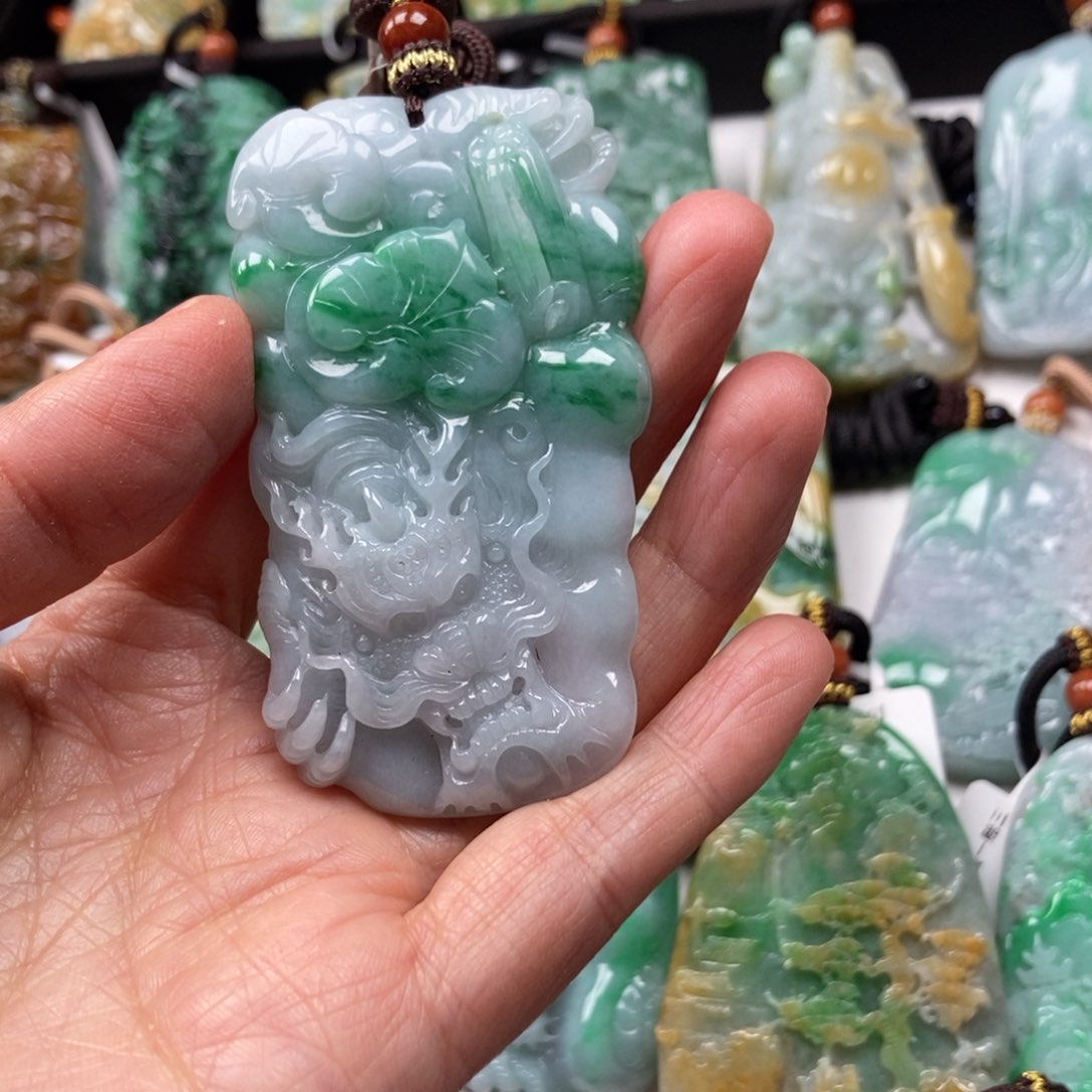 翡翠颈饰未镶嵌吊坠