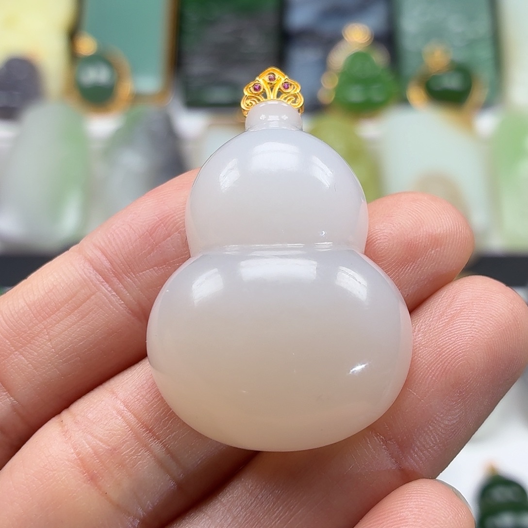 和田玉18K金镶嵌颈饰