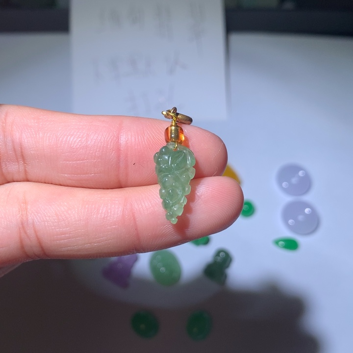 翡翠未镶嵌颈饰挂件