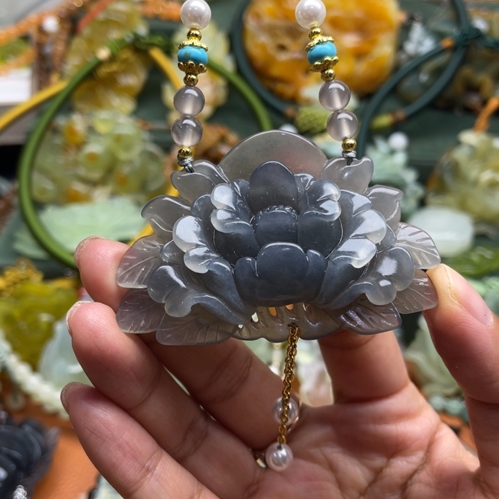 蛇纹石玉未镶嵌颈饰