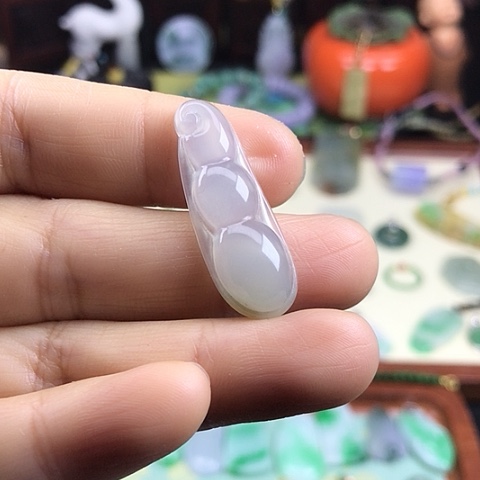 翡翠颈饰未镶嵌福豆