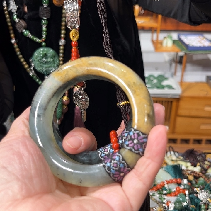 颈饰未镶嵌和田玉（糖玉）