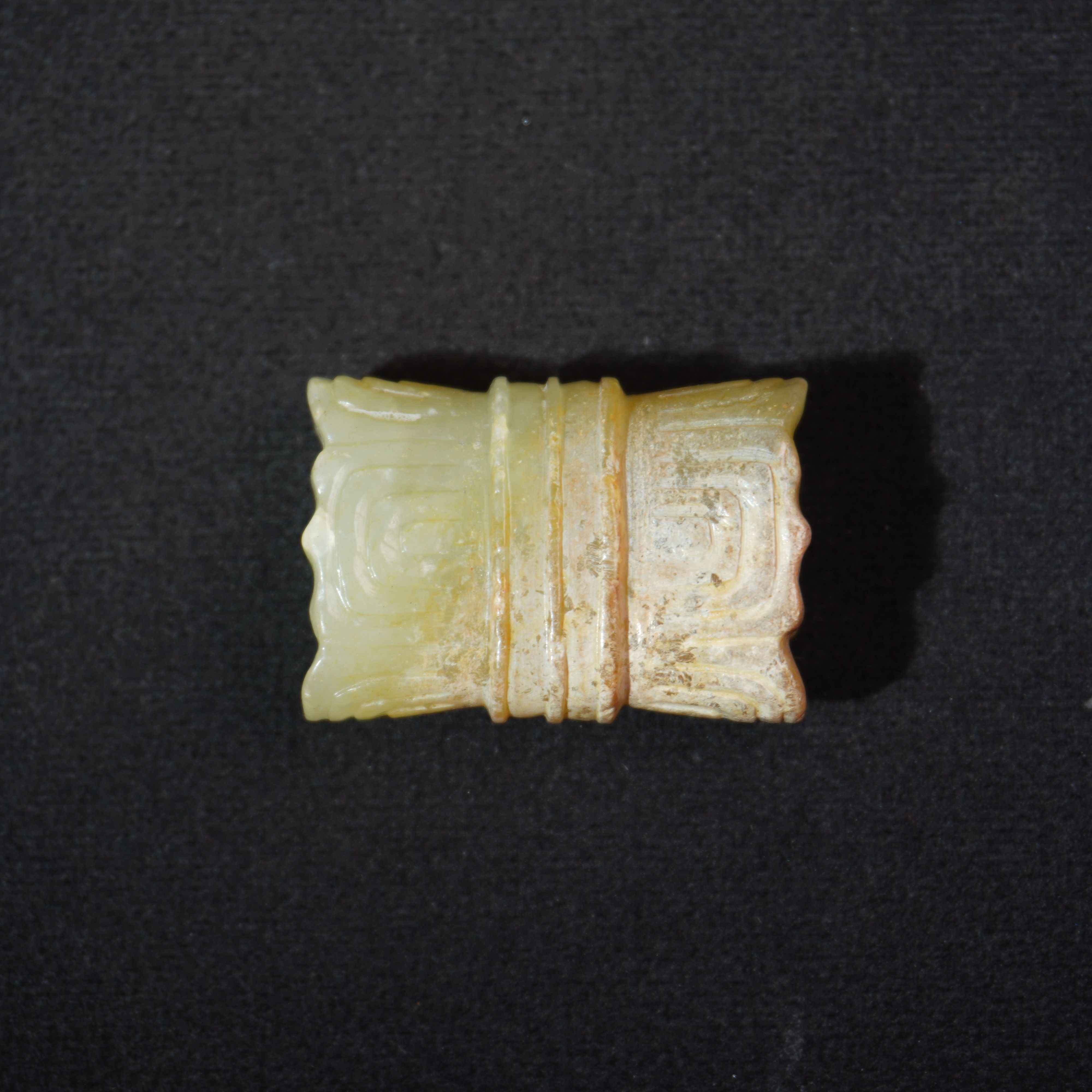 9SL41  清  和田玉双孔勒子