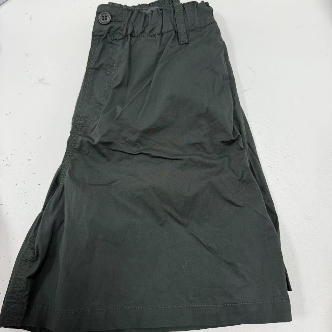 儿童很薄的墨绿色休闲短裤夏季