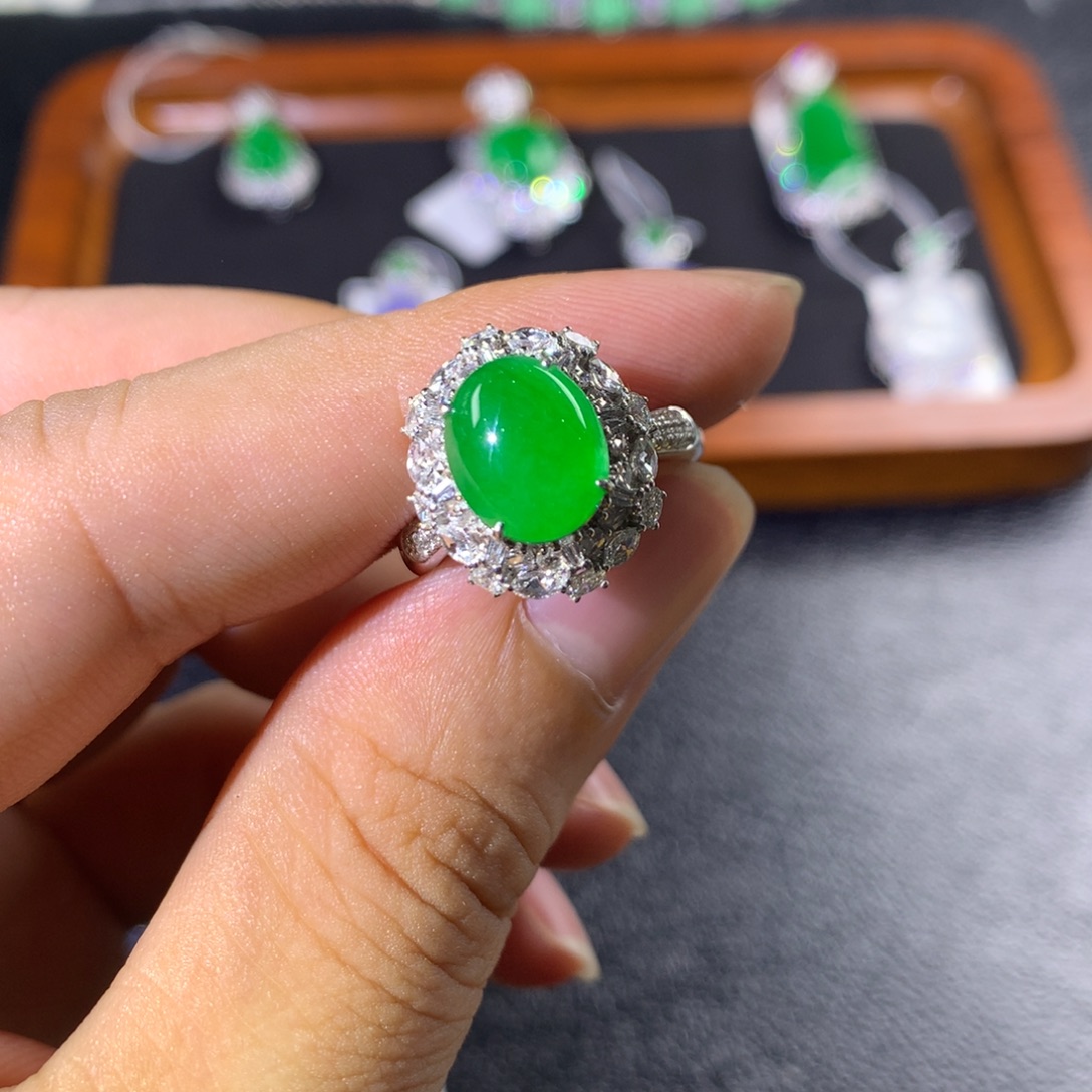 18K金镶嵌戒指翡翠两用款