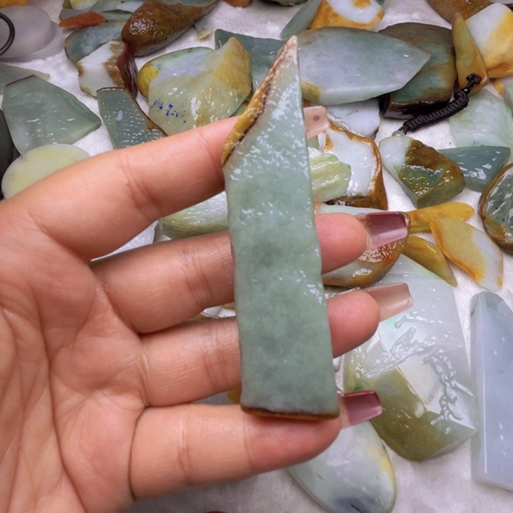 翡翠颈饰未镶嵌翡翠