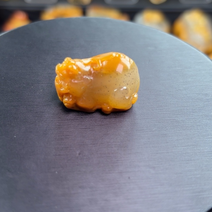 小***）石英质玉（黄龙玉）未镶嵌颈饰