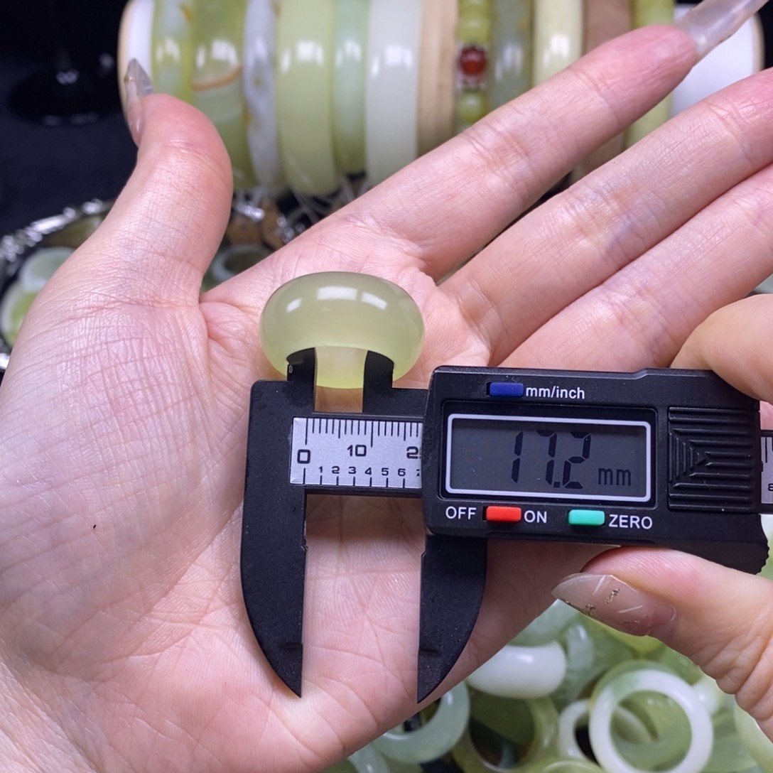 蛇纹石玉未镶嵌戒指