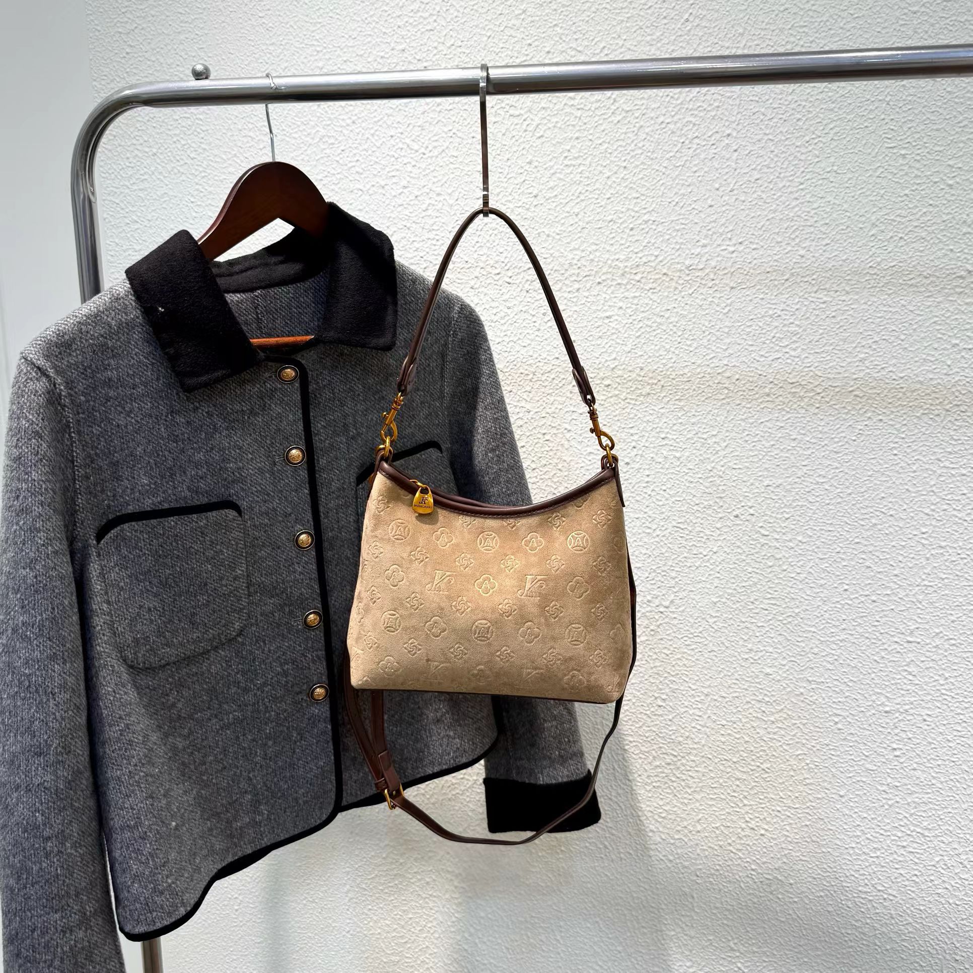 8266【流浪】秋冬新款复古流浪包【底宽23高13】