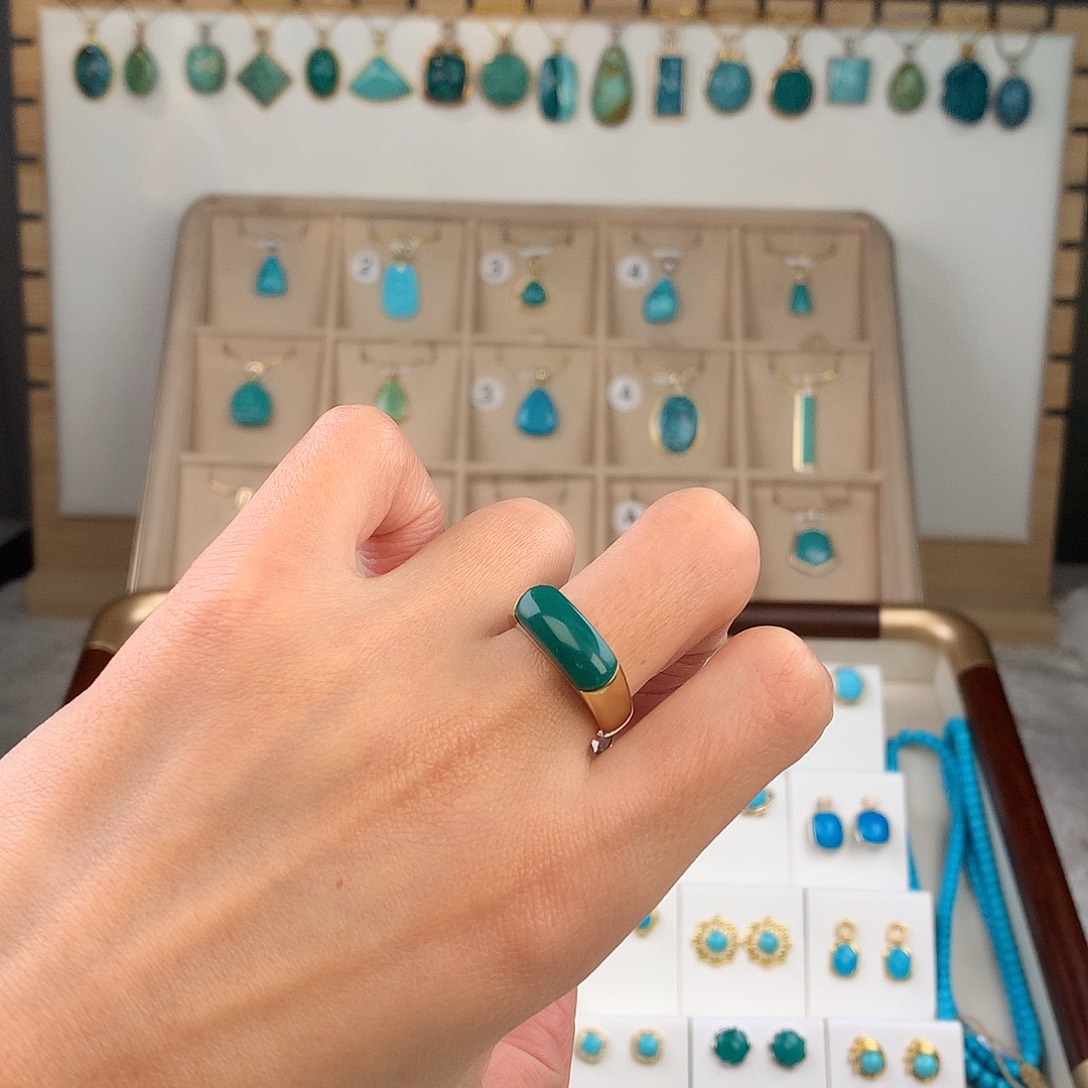 绿松石18K金镶嵌戒指