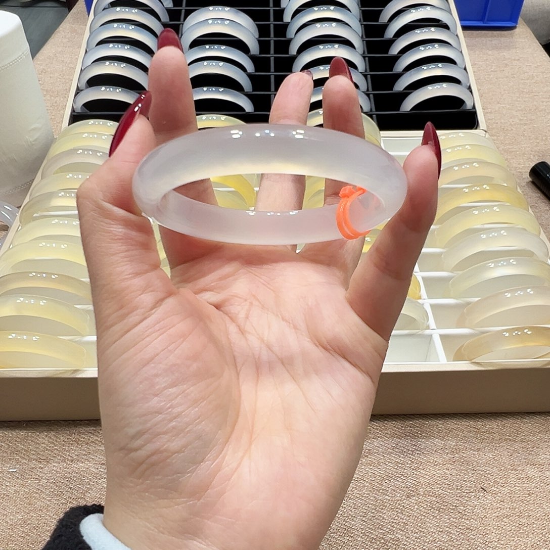 許***安玛瑙/玉髓未镶嵌手镯