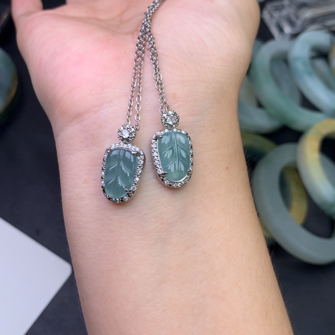 翡翠未镶嵌颈饰叶子