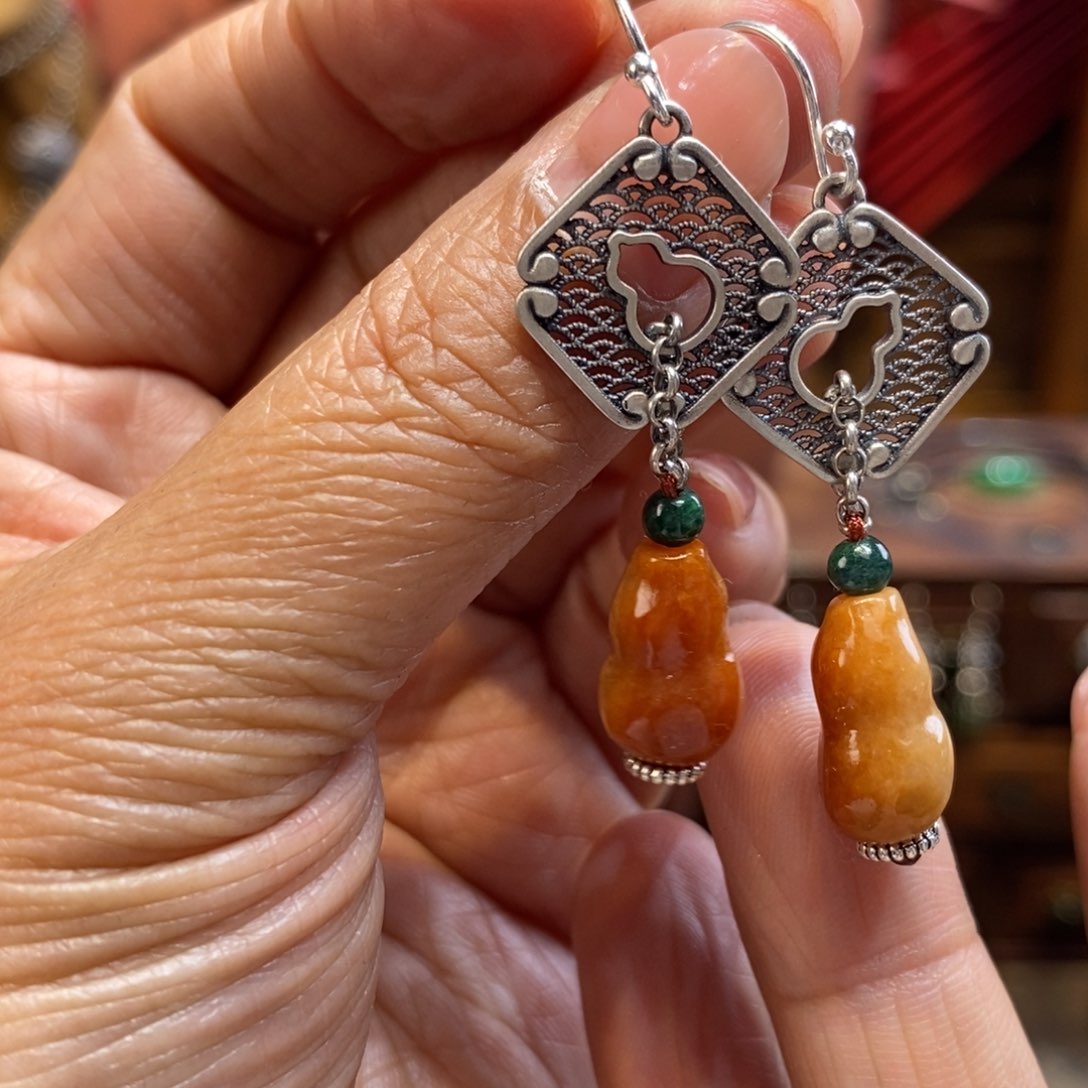 翡翠吊坠(赠链)未镶嵌