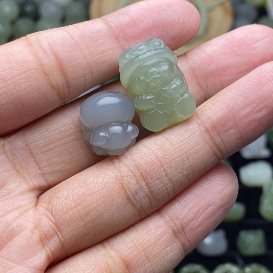 两***友和田玉未镶嵌颈饰