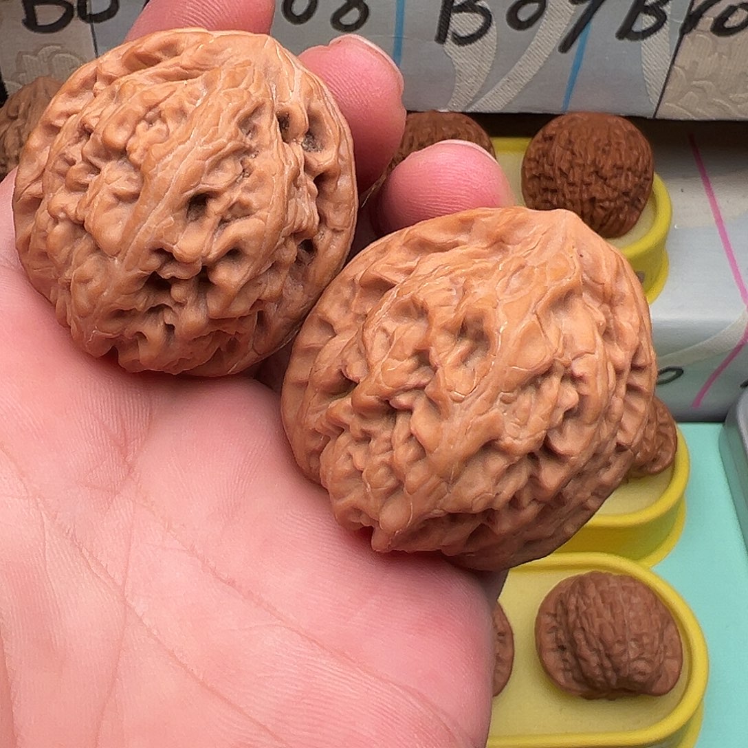 文玩核桃吊坠红锦鲤42