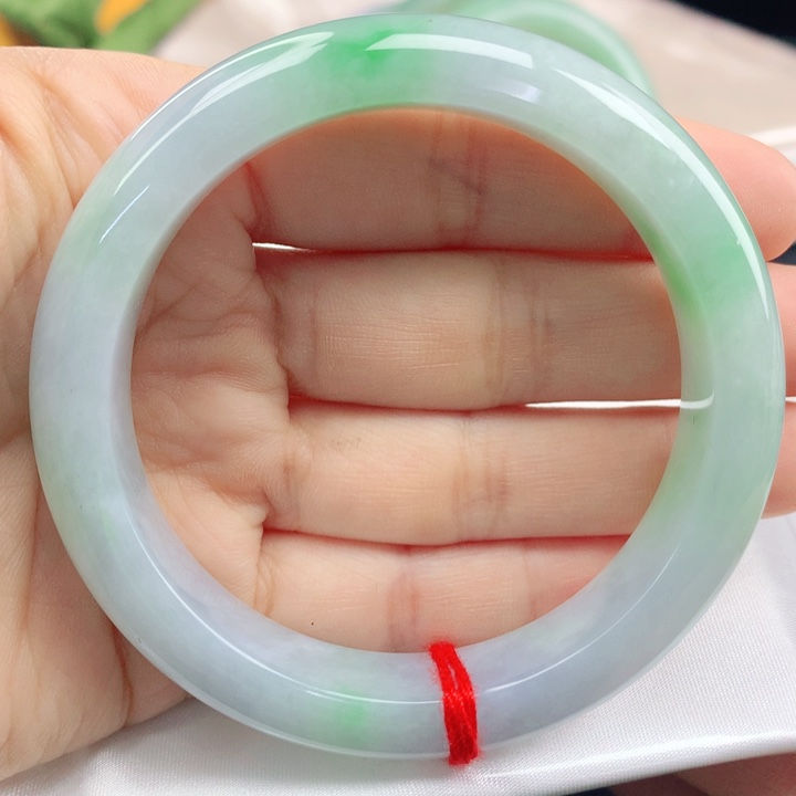 翡翠手镯未镶嵌阳绿57