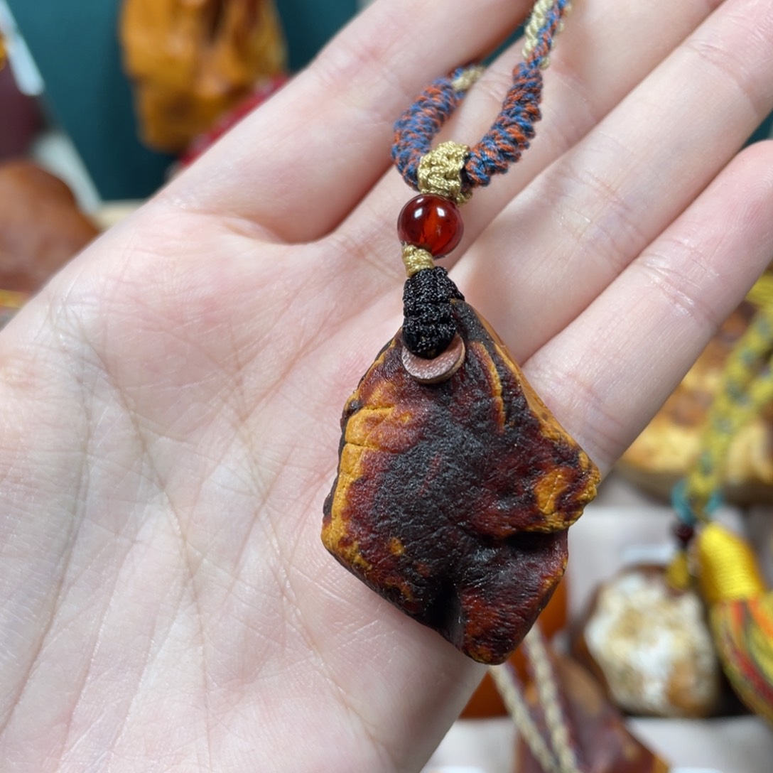 琥珀珠宝奇石未镶嵌