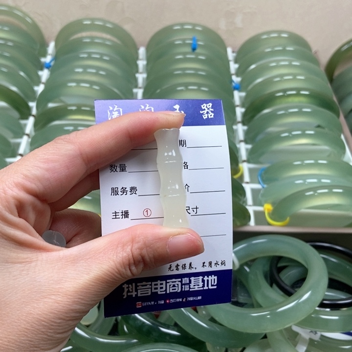 未镶嵌蛇纹石玉吊坠x*