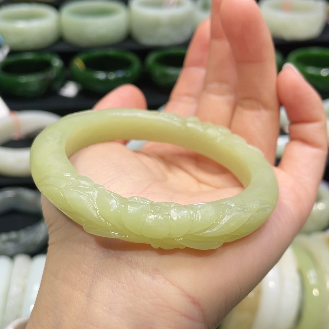 未镶嵌手镯和田玉冰*宝8