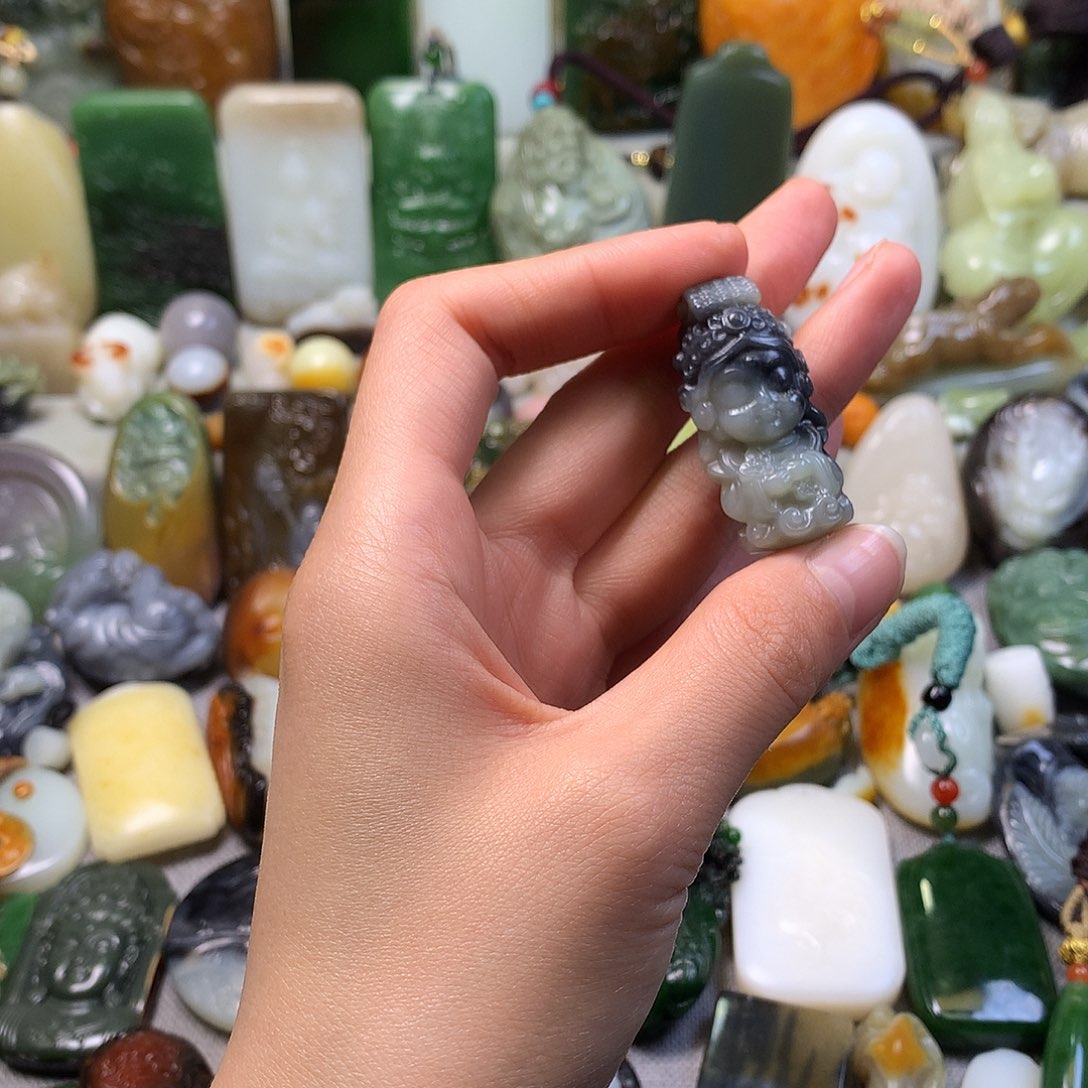 颈饰未镶嵌和田玉