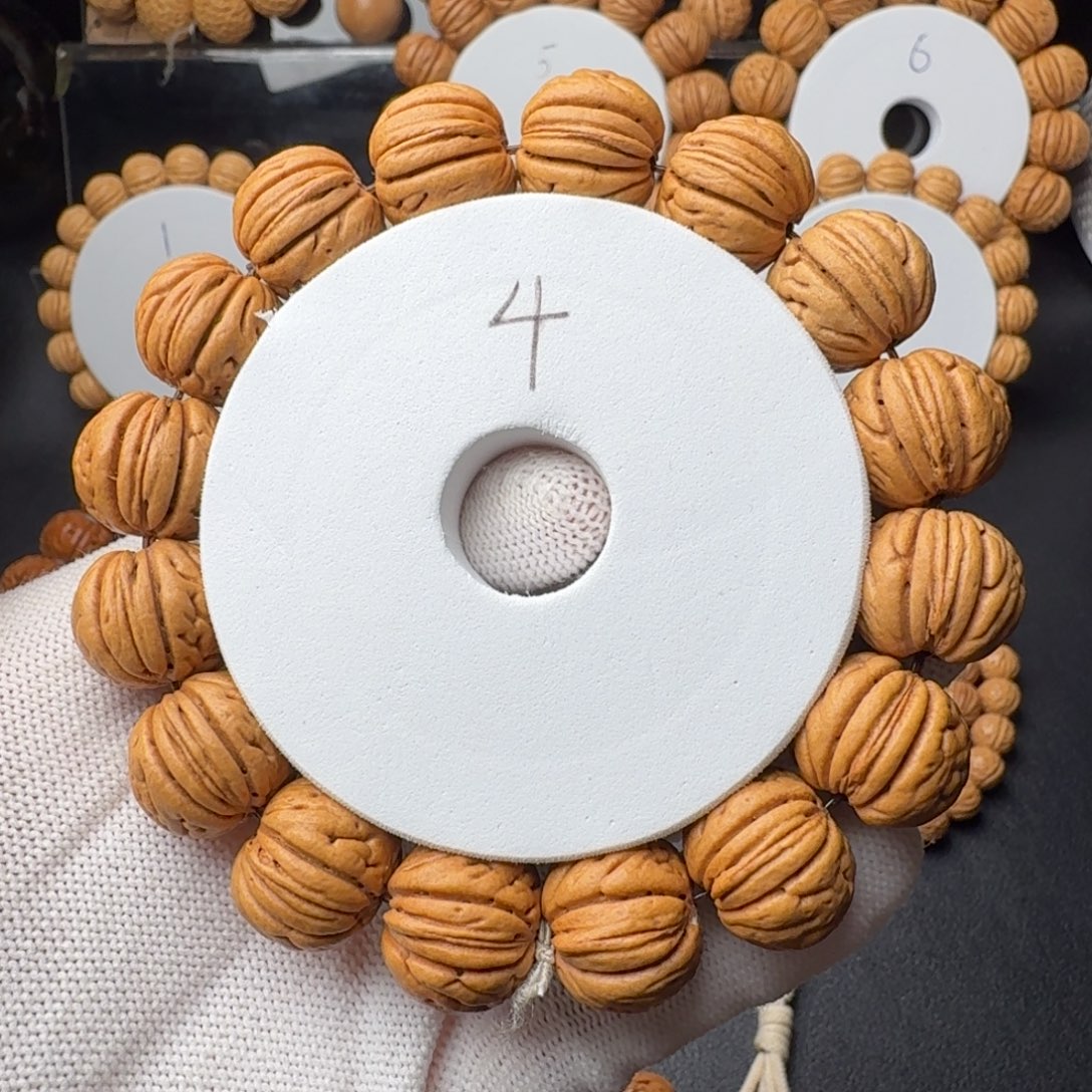 桃核手串盘锦野生大肌肉