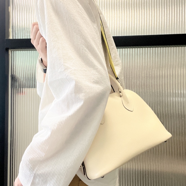 95新 Hermes/爱马仕 【龙】03 04379奶昔白贝壳单肩包