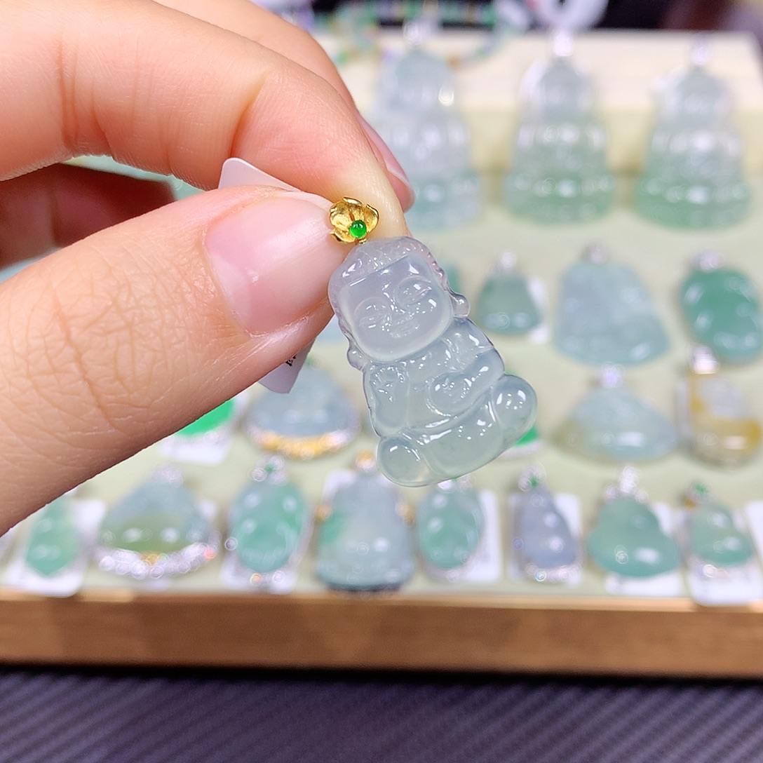 翡翠18K金镶嵌颈饰宝宝佛