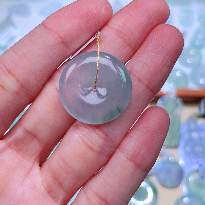 翡翠颈饰未镶嵌扣子