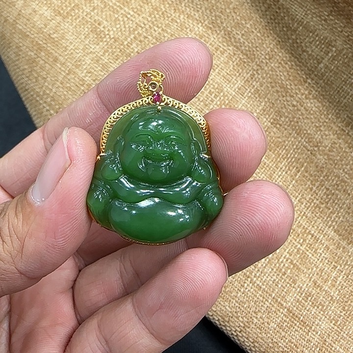 和田玉（碧玉）颈饰18K金镶嵌辣绿色30的