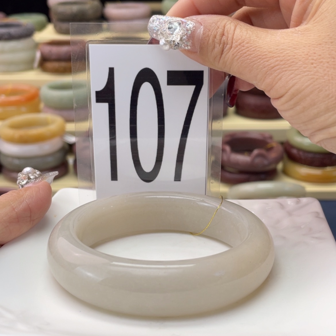 【闪购商品】石英质玉手镯未镶嵌