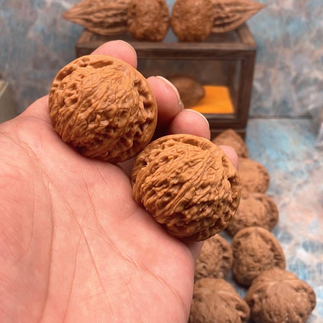 文玩核桃吊坠蛟龙